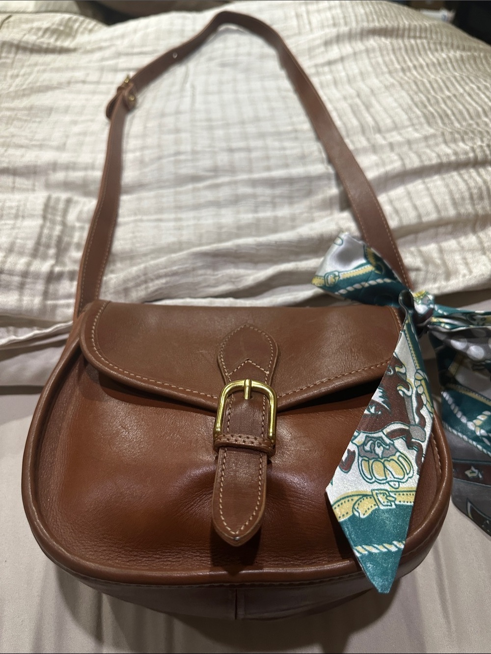 ✨ Beautiful Vintage Cole Haan Genuine Leather Saddle Crossbody Bag ✨